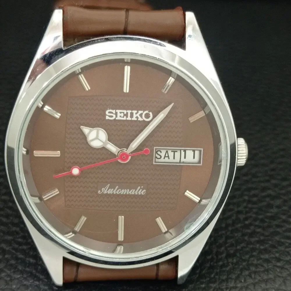 Vintage 1981 Seiko Automatic Mens Silver Watch W/daydate & Silver Accents